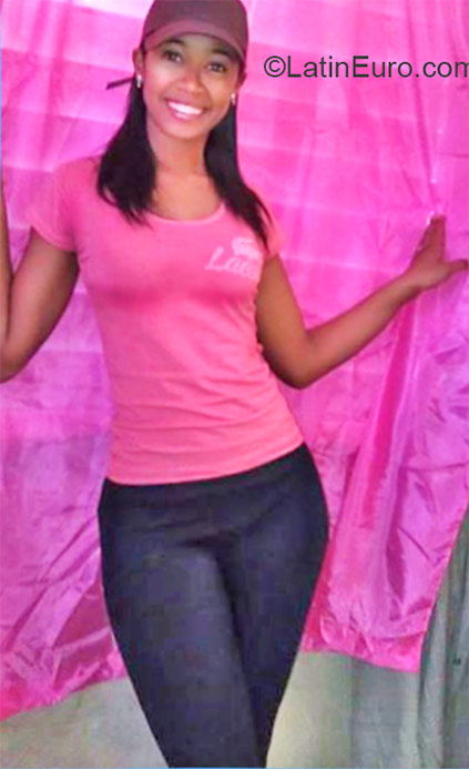 Date this athletic Dominican Republic girl Monica from Santo Domingo DO21201