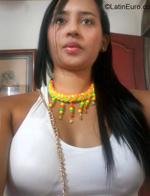 Date this voluptuous Colombia girl Wendy from Neiva CO16889