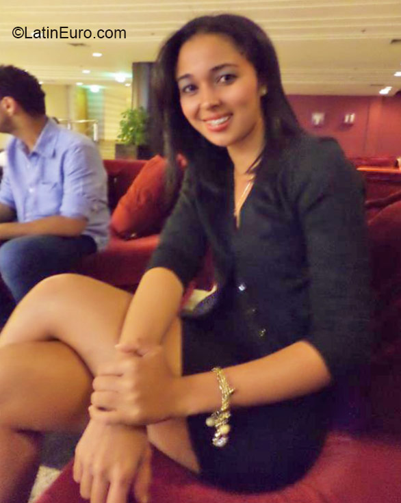 Date this nice looking Brazil girl Rayssa from Brasilia BR9203