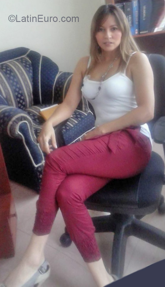 Date this pretty Colombia girl Bibiana from Bogota CO16929