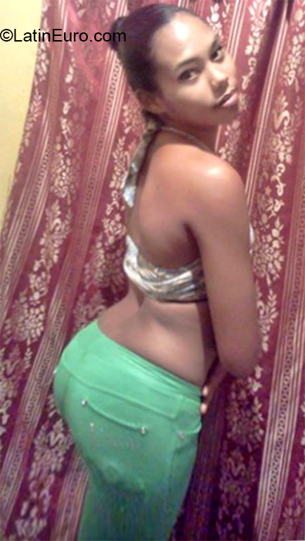 Date this pretty Dominican Republic girl Nasly from San francisco de macoris DO21293