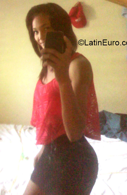 Date this georgeous Dominican Republic girl Dayana from Santo Domingo DO21301