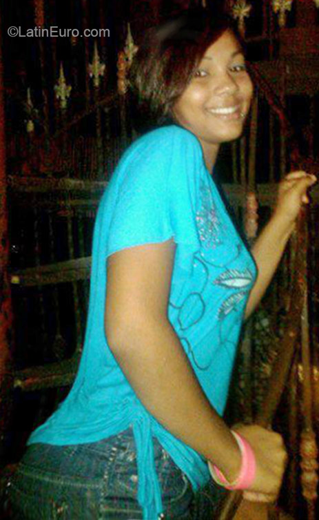 Date this attractive Dominican Republic girl Massiel from Santo Domingo DO21302