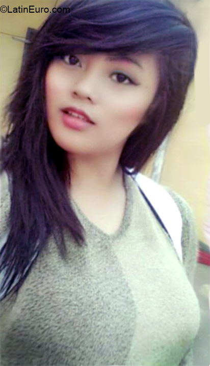 Date this sultry Philippines girl Dona from Cavite PH747