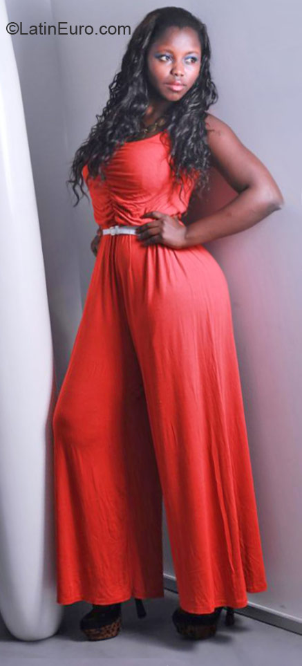 Date this sultry Angola girl Luisa from Luanda AO78