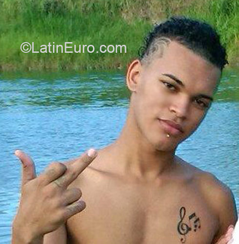 Date this sensual Dominican Republic man Maximo from Puerto Plata DO21352