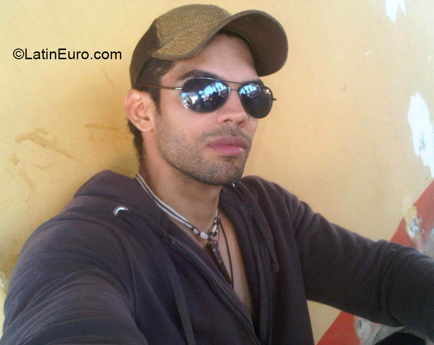 Date this passionate Venezuela man Roberth from Maracaibo VE403