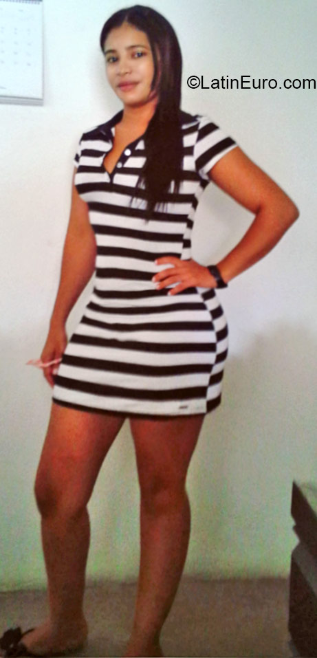Date this nice looking Colombia girl Paola from Medellin CO16996