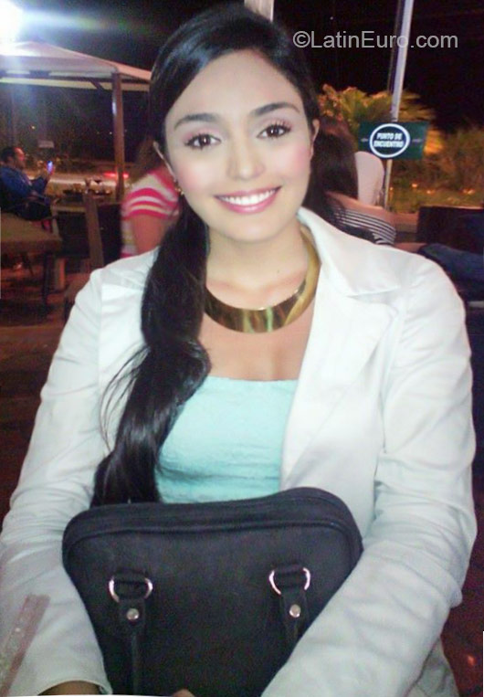 Date this fun Colombia girl Daniela from Armenia CO17005
