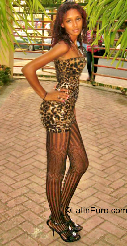 Date this delightful Dominican Republic girl Luisa from Santo Domingo DO21450