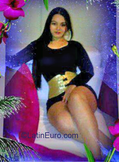 Date this sultry Colombia girl Adriana from Cali CO17024