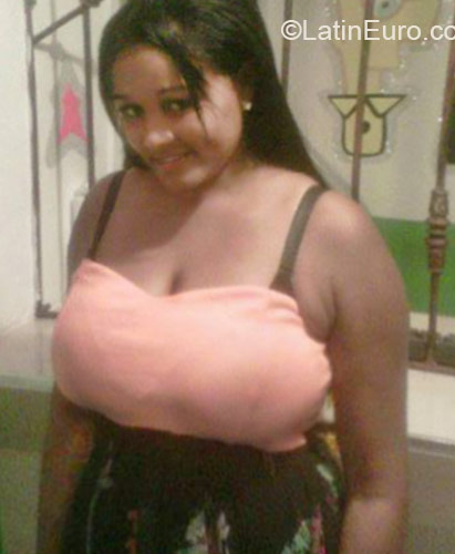 Date this beautiful Dominican Republic girl Yerial from Santo Domingo DO21478