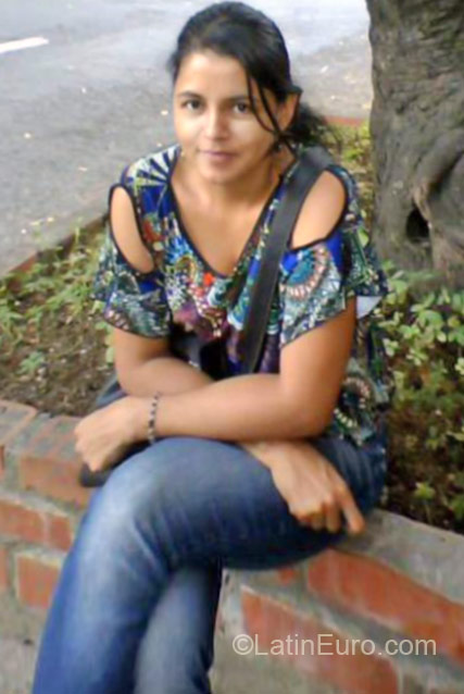 Date this hot Colombia girl Mary from Cali CO17041