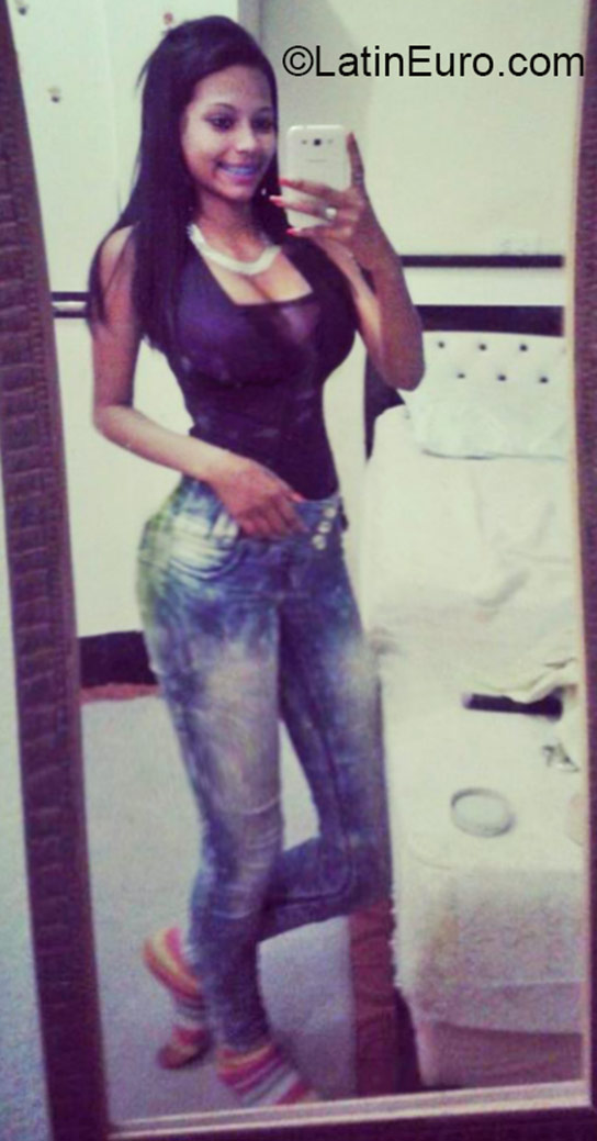 Date this attractive Brazil girl Maylia from Sao Paulo BR9249