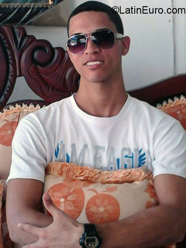 Date this hot Dominican Republic man Matrix de los s from Santo Domingo DO21535