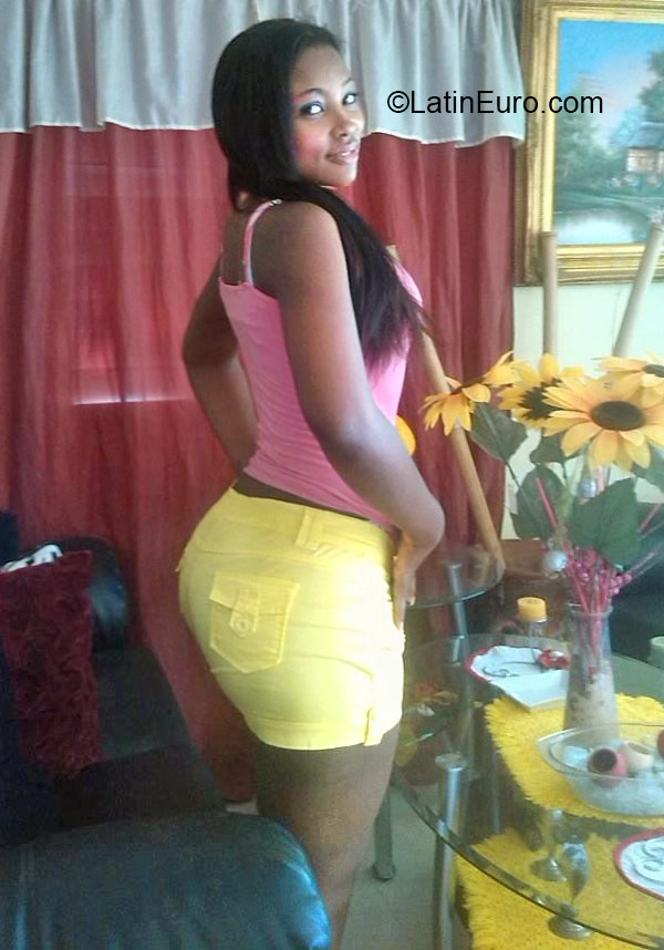 Date this delightful Dominican Republic girl Maria teresa from Santo Domingo DO21549