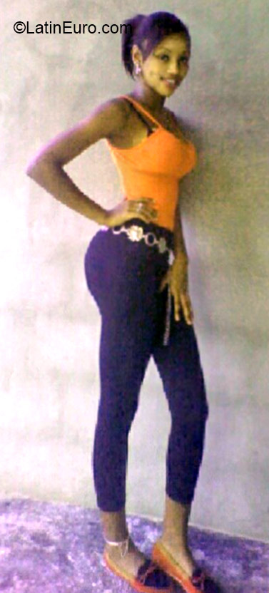 Date this foxy Dominican Republic girl Yafieriey from La Vega DO21552