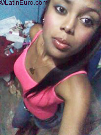 Date this nice looking Dominican Republic girl Rosa from Santo Domingo DO21564