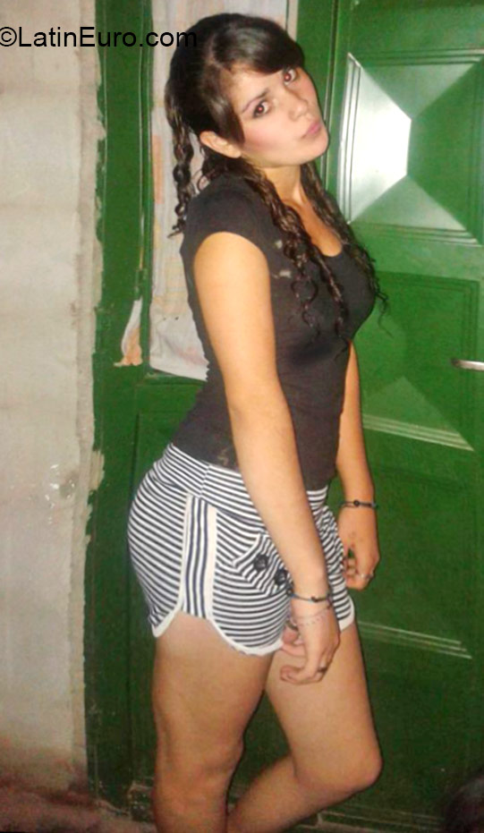 Date this voluptuous Dominican Republic girl Carina from Santo Domingo DO21566