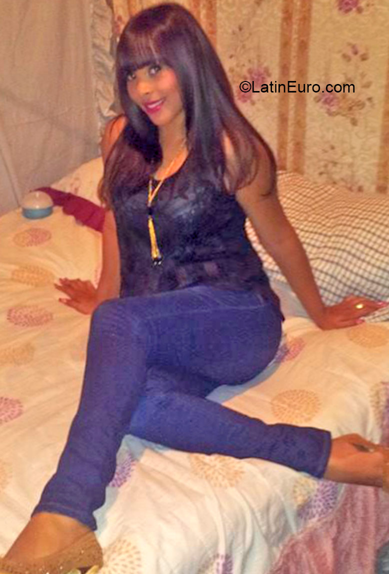 Date this sultry Dominican Republic girl Maria paula from Santo Domingo DO21645