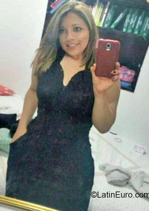 Date this charming Colombia girl YESENIA from Bogota CO17107