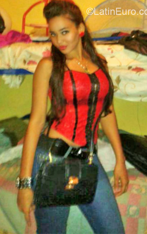 Date this cute Dominican Republic girl Andreina from Santo Domingo DO21649