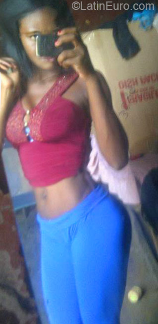 Date this attractive Dominican Republic girl Carla from Santo Domingo DO21690