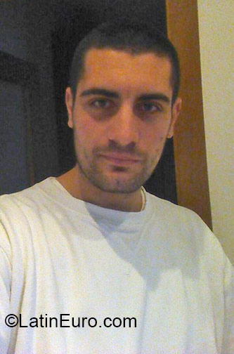 Date this nice looking Italy man Reppuccio from Napoli IT241