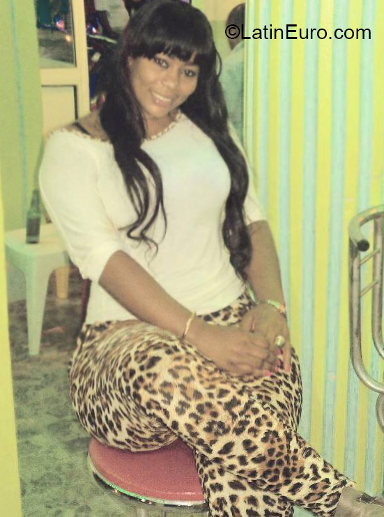 Date this fun Dominican Republic girl Yokasti from Santo Domingo DO21751