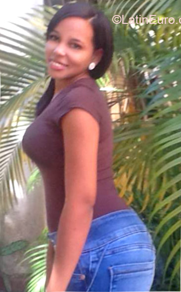 Date this attractive Dominican Republic girl Lucero from Santo Domingo DO21764