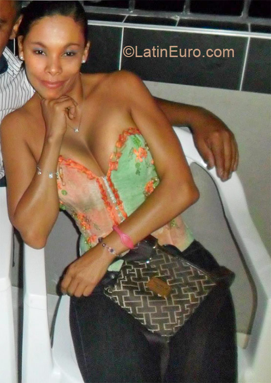 Date this young Colombia girl Cristina from Bogota CO17177
