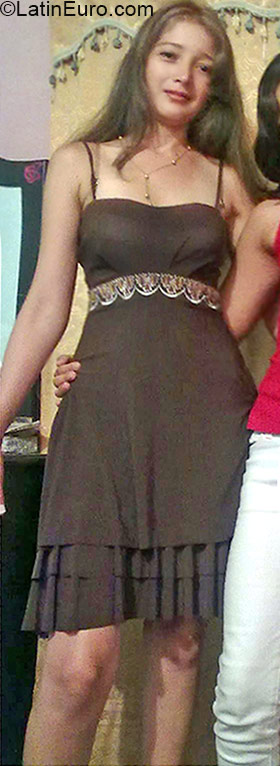 Date this sultry Colombia girl Milena from Cali CO17178