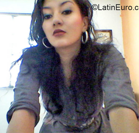 Date this nice looking Colombia girl Claudia milena from Medellin CO17180