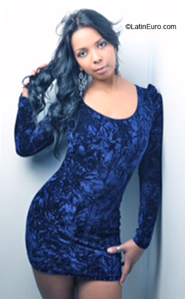 Date this charming Brazil girl Joice from NANUQUE BR9294