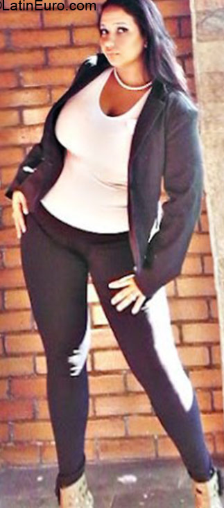 Date this happy Brazil girl Camila from Rio De Janeiro BR9295