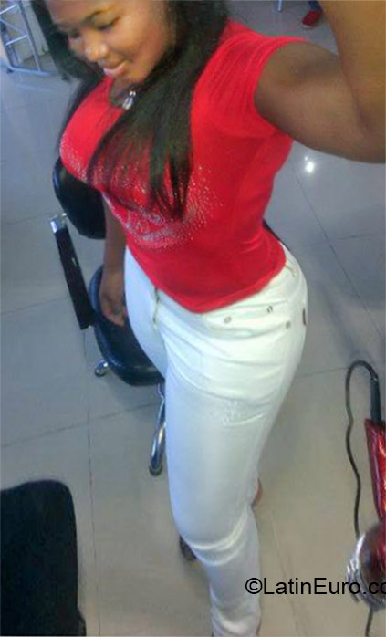 Date this fun Dominican Republic girl Santa from Santo Domingo DO21798