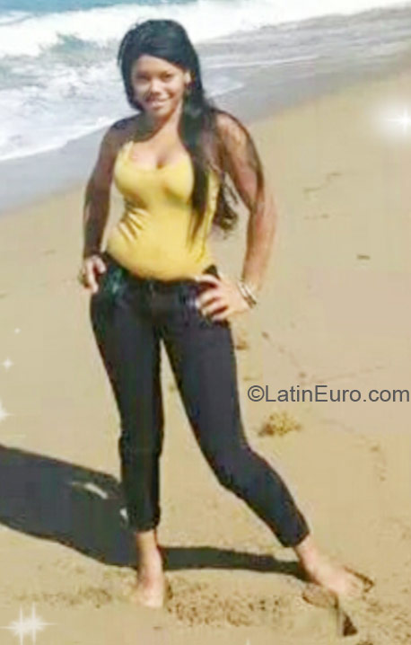 Date this georgeous Dominican Republic girl Nayari from Puerto Plata DO21825