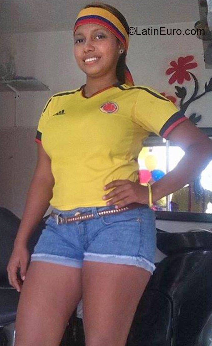 Date this tall Colombia girl Lurenes from Cartagena CO17492