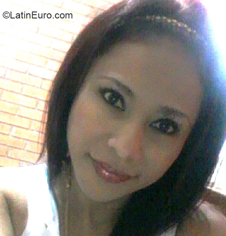 Date this attractive Colombia girl Erika from Medellin CO17309