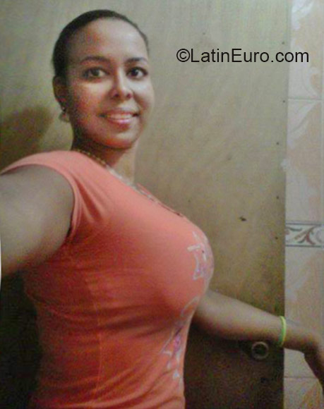 Date this lovely Dominican Republic girl Yuliydi from Santo Domingo DO21980