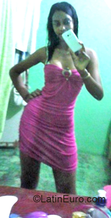 Date this lovely Dominican Republic girl Cinthia from Santo Domingo DO21985