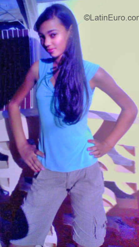 Date this attractive Dominican Republic girl Estephany from Santo Domingo DO21996