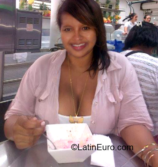 Date this charming Colombia girl Nidia from Cali CO17332