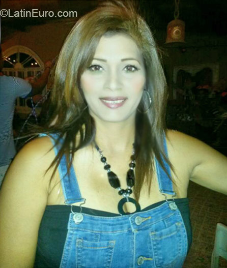 Date this attractive Panama girl Yenny from Panama City PA594