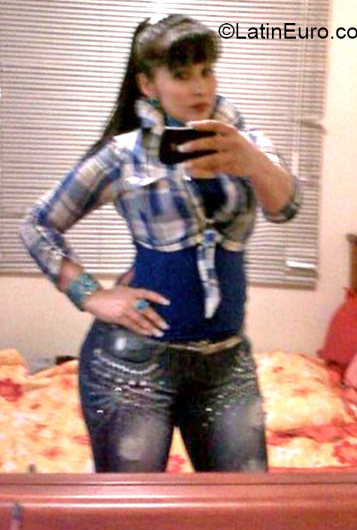 Date this hot Colombia girl Clara ines from Medellin CO17337