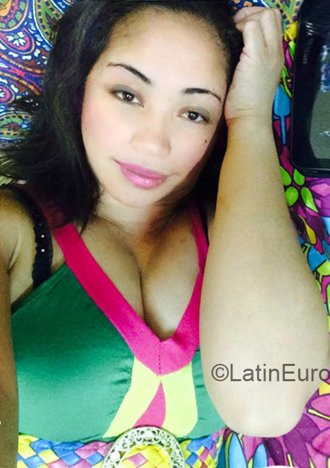 Date this fun Saudi Arabia girl Emaruth from Riyadh SA19