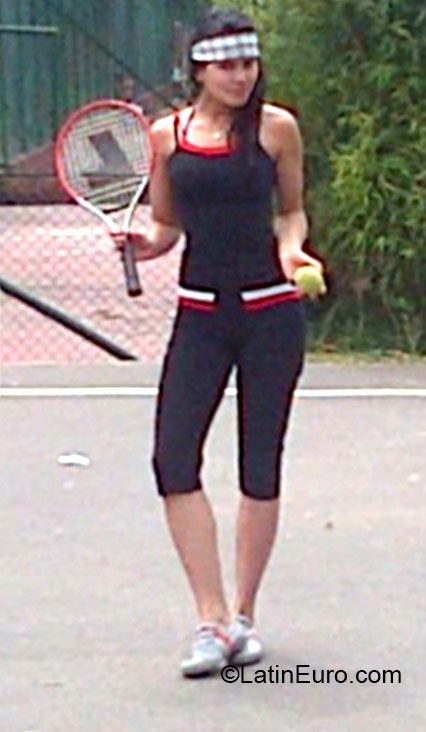 Date this happy Colombia girl Lucia from Bogota CO17342