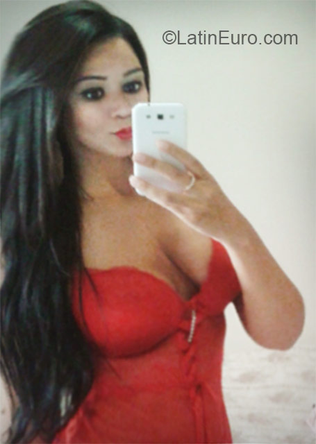 Date this charming Brazil girl Vanessa from Brasilia BR9320