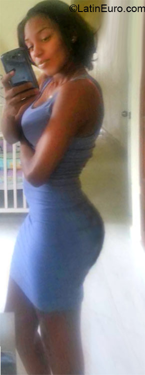 Date this lovely Dominican Republic girl Vanessa from San Cristobal DO22185