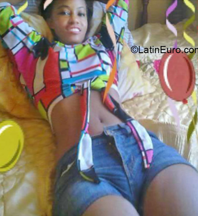 Date this sensual Jamaica girl Kayla from Kingston JM2055